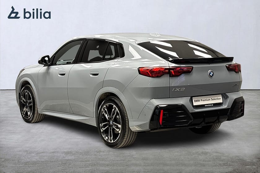 Bild 4 av BMW iX2 xDrive30 xDrive30-M Sport-Dragkrok-Adaptiv Farthållare-Rattvärme