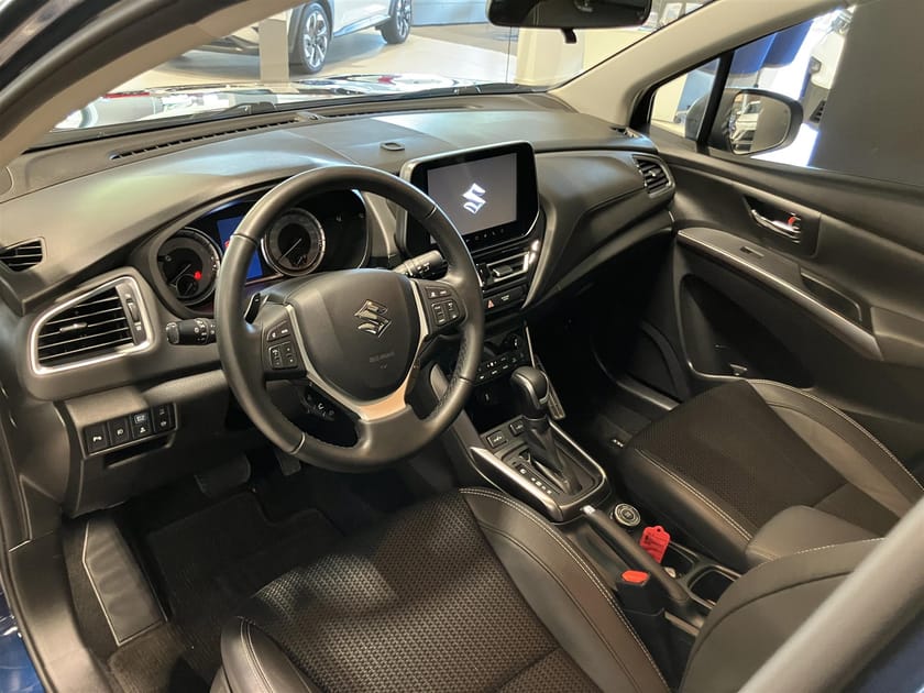 Bild 2 av Suzuki S-Cross HEV AllGrip Servad Led-Ramp Pano Kupévärme 115hk