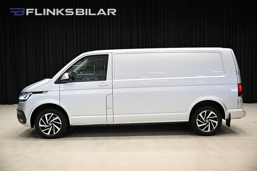 Bild 2 av Volkswagen Transporter dSG 150HK L2|Nedlackad|LED|17"|Uppvärmt-skåp|Lågmil