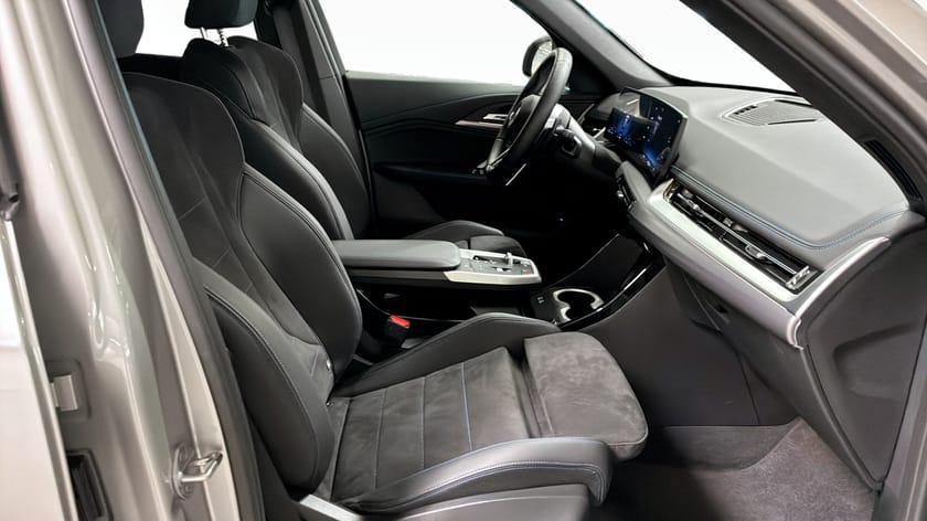 Bild 3 av BMW X1 xDrive25e M Sport xDrive 25e Comfort Access Elstolar Rattvärme