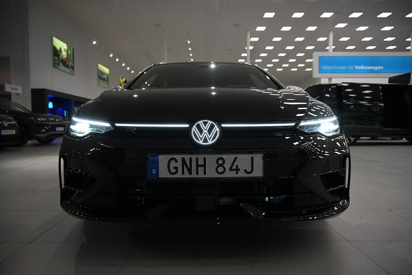 Bild 3 av Volkswagen Golf Variant R Sportcombi 333 hk Drag