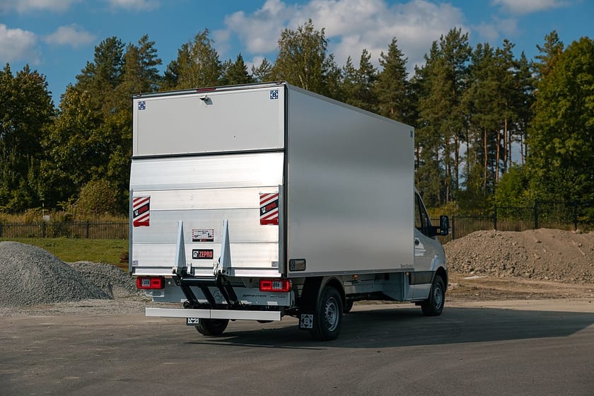 Bild 2 av Mercedes-Benz eSprinter 420 Chassi 81 kWh (Lagerbil) 18 kubik skåp