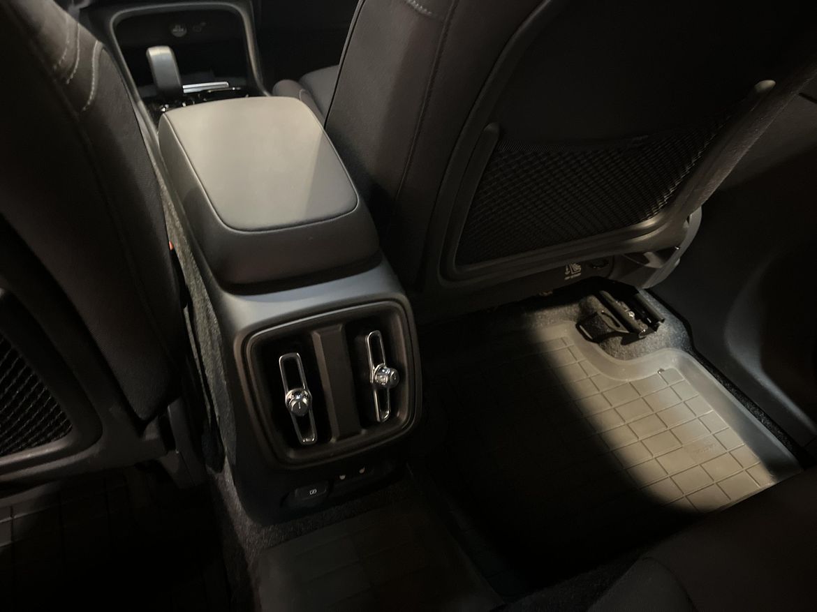 Volvo XC40 2023 - miniatyr 10