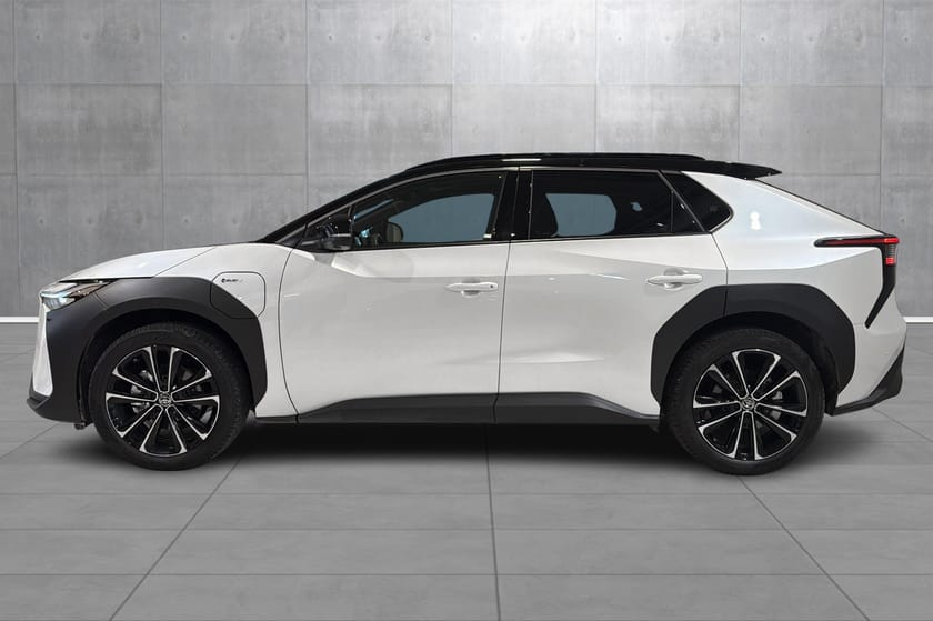 Bilde 2 av Toyota bZ4X AWD Executive Bi-Tone Panorama glasstak, TOPPMODELL!