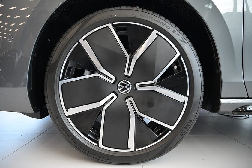 Bild 2 av Volkswagen Passat Sportscombi 2.0 TDI 4M 193 hk *Signature Edition*