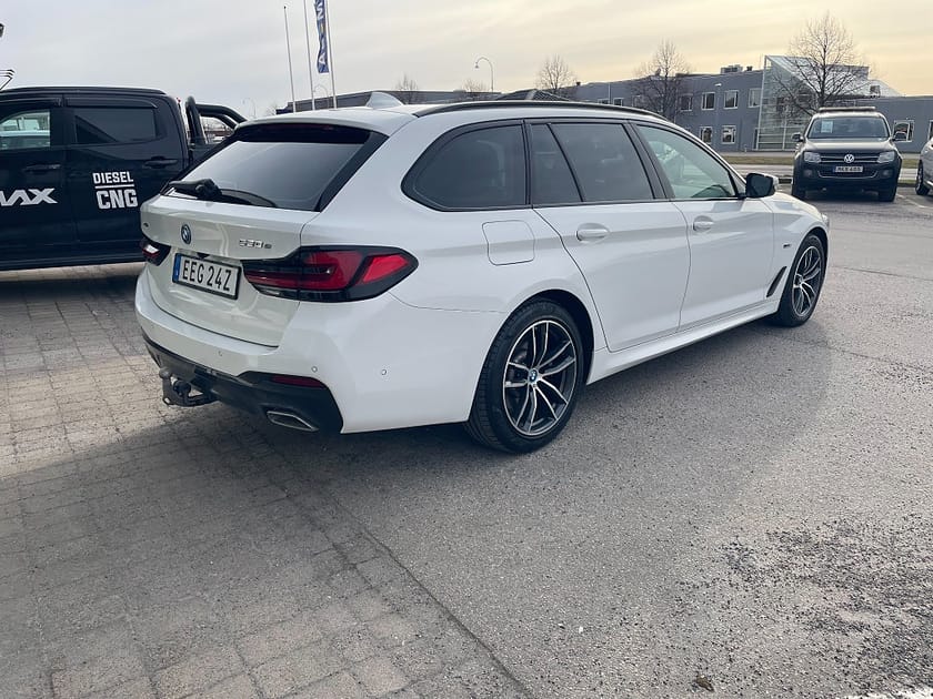 Bild 5 av BMW 530e xDrive Touring M Sport, Drag, Läder, Tonade rutor, Backkamera
