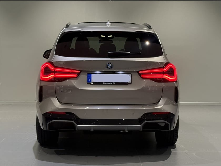 Bild 4 av BMW iX3 Charged M Sport Panorama Drag Adpt Farth Park Assist