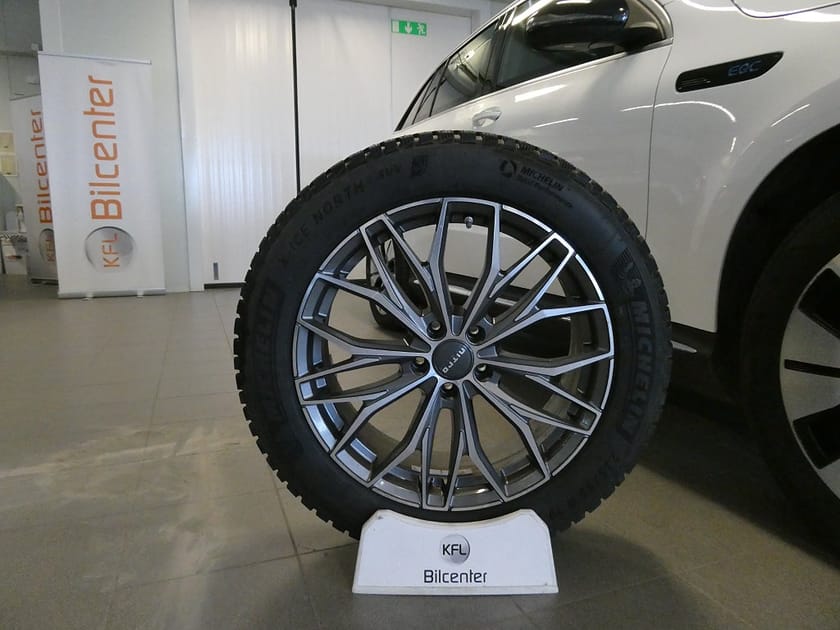 Bild 2 av Mercedes-Benz EQC 400 4MATIC 4M Aut-Drag-Värmare-Kamera-Navi-Nyservad-SoV