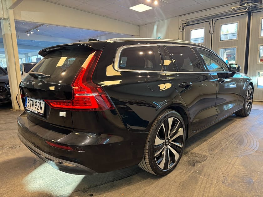 Bild 4 av Volvo V60 Recharge T6 AWD Ultimate Bright HUD H/K Pano Drag 350hk