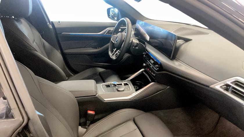 Bild 3 av BMW i4 eDrive40 Gran Coupé M Sport Active Comfort 19" Adaptiv farthållare