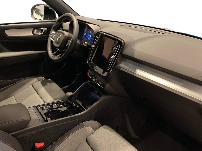 Bild 4 av Volvo XC40 B4 FWD Bensin Plus Dark