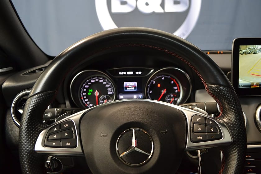 Bild 5 av Mercedes-Benz CLA 200 d Shooting Brake 4MATIC drag, panorama, H/K AMG sport