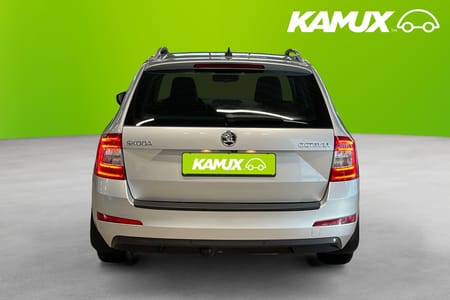 Škoda Octavia Kombi Combi 2.0 TDI DSG Sequential 150 hk Drag Värmare Canton Nyservad