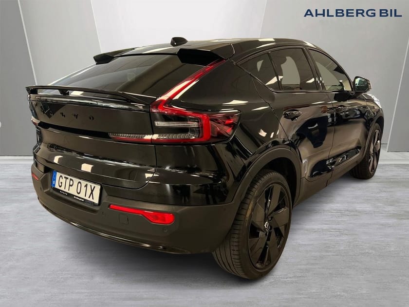 Bild 2 av Volvo EC40 Single Motor Extended Range M R Plus Black Edt🟤 , OUTLET PRIS, Parkeringskamera 360 Apple Carplay, Google Maps, Dragkrok Halvautomatisk