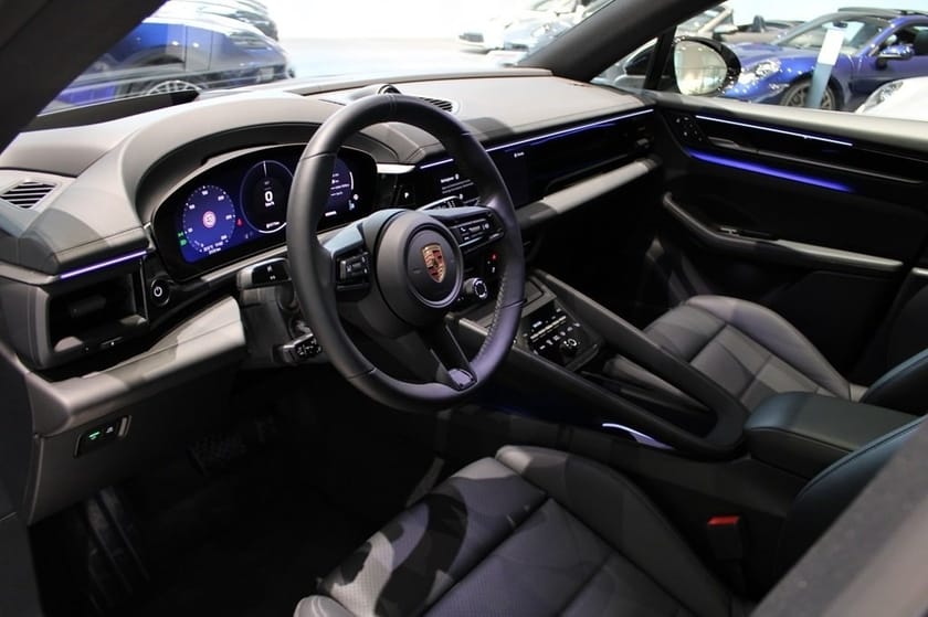 Bild 3 av Porsche Macan 4 Electric Moms