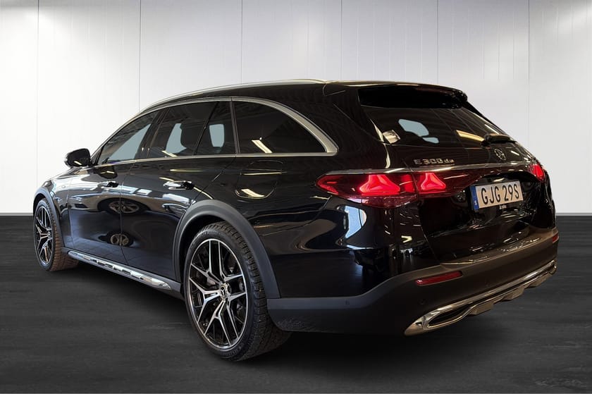 Bild 4 av Mercedes-Benz E 300 d e 4MATIC All-Terrain Moms/AMG/Panorama/Drag/Burmester