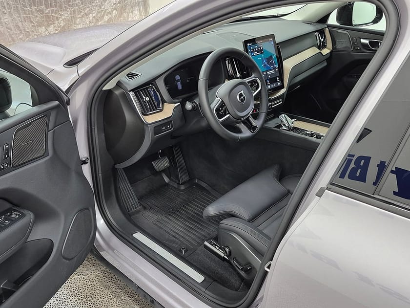 Bild 2 av Volvo XC60 T6 Recharge Plus Dark plug in AWD 350HK 4x4 Läder