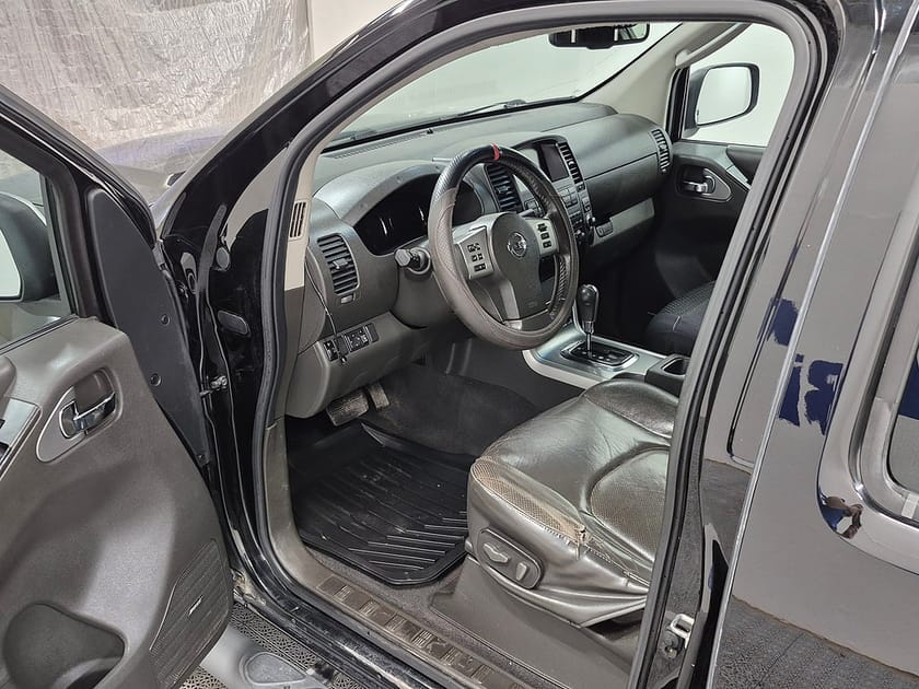 Bild 2 av Nissan Navara Dubbelhytt 3.0 dCI V6 231HK 4x4 LE Navi Aut