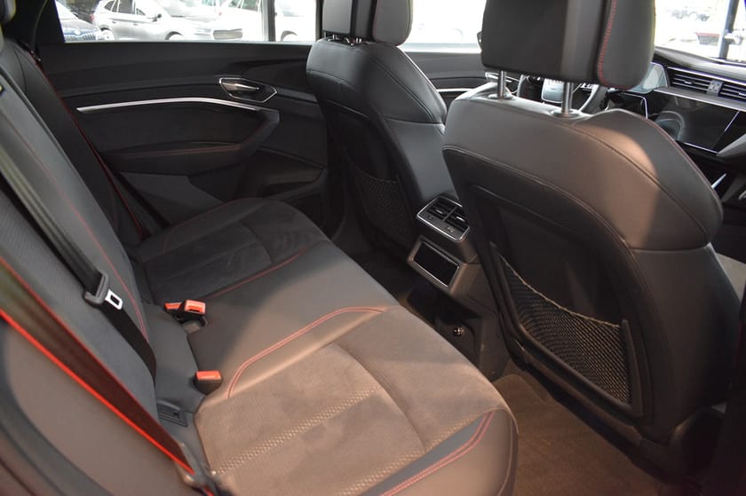 Bild 5 av Audi Q8 Sportback 50 e-tron quattro 250 kW / 340 HK S-LINE