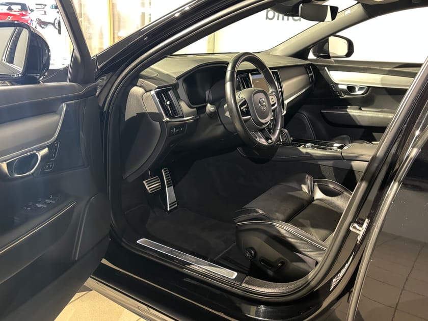 Bild 5 av Volvo V90 Recharge T8 R-Design | Luftfjädring | Dragkrok |