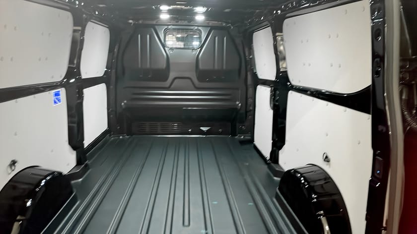 Bild 5 av Ford E-Transit Custom 340 SPORT SKÅP L2 218 A RWD Demobil DEMOBIL