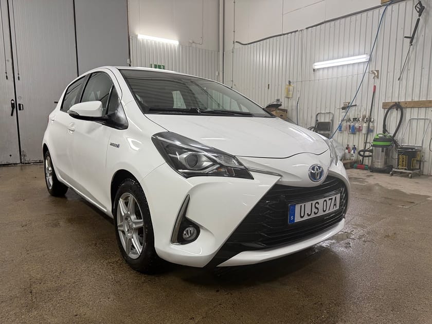 Bild 2 av Toyota Yaris Hybrid e-CVT Active Euro 6