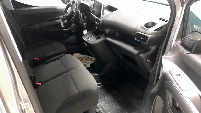 Bild 3 av Opel Combo Cargo 1.5 BlueHDi 130 EAT 131hk Backkamera