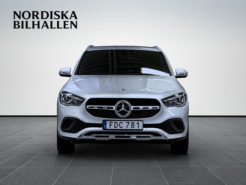 Bild 2 av Mercedes-Benz GLA 200 7G-DCT Nybesiktad Nyservad Dragkrok Backkamera