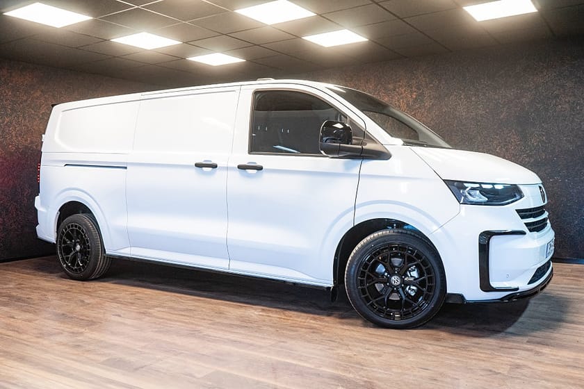 Bild 2 av Volkswagen Transporter 2.0 TDI 4M | MOMS | 2X Dörr | 20" | Värm | 3721 kr/mån