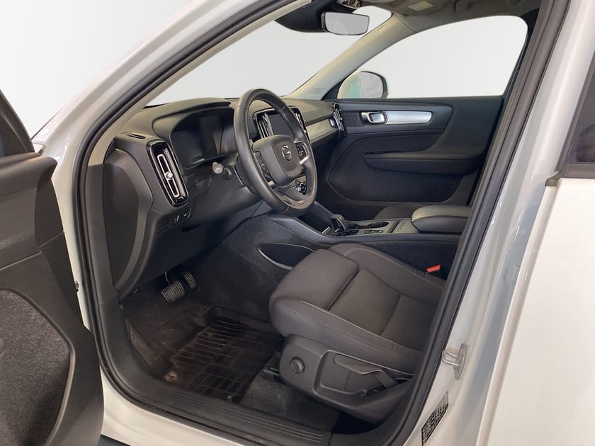 Bild 5 av Volvo XC40 T3 FWD aut Momentum Advanced Nav Backkamera