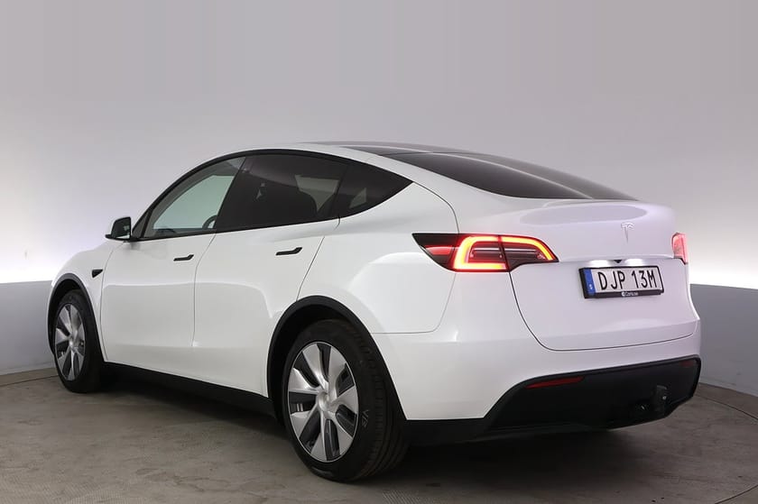 Bild 4 av Tesla Model Y Standard Range RWD Autopilot Pano Drag V-hjul