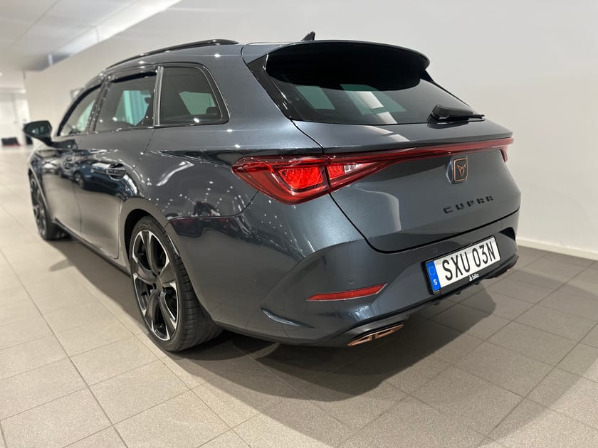 Bild 4 av CUPRA Leon Sportstourer e-Hybrid Sportstour e-Hybrid, Sensorer fram/bak, Backkamera