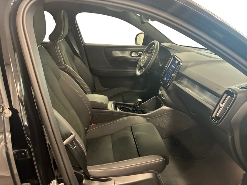 Bild 4 av Volvo EX40 Twin Motor Performance M Ultra Black Edt | Dragkrok |