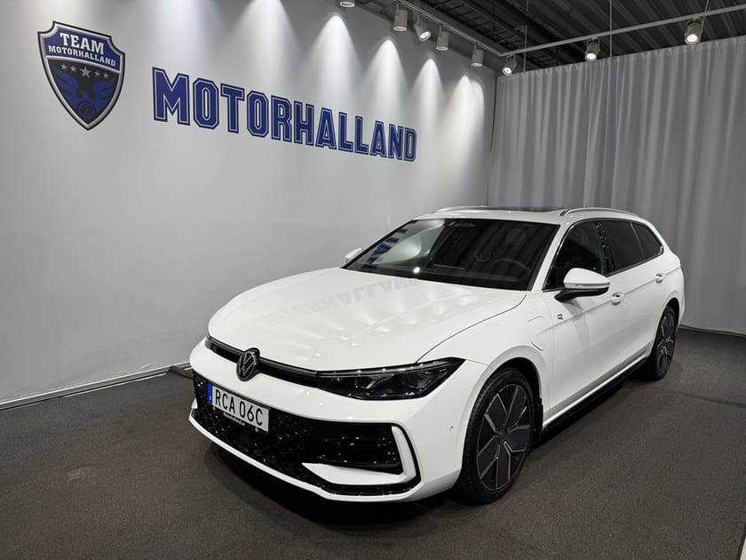 Bild 2 av Volkswagen Passat Variant eHybrid R-Line Demo / Pano / Massage
