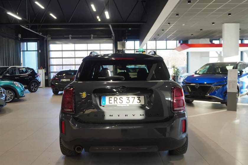 Bild 3 av MINI Countryman Cooper SE ALL4 Maximise Pano HUD H K Elstol Kamera Komfort Navi