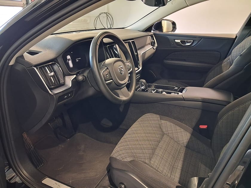 Bild 2 av Volvo V60 T6 Recharge Core Edition plug in AWD 350HK