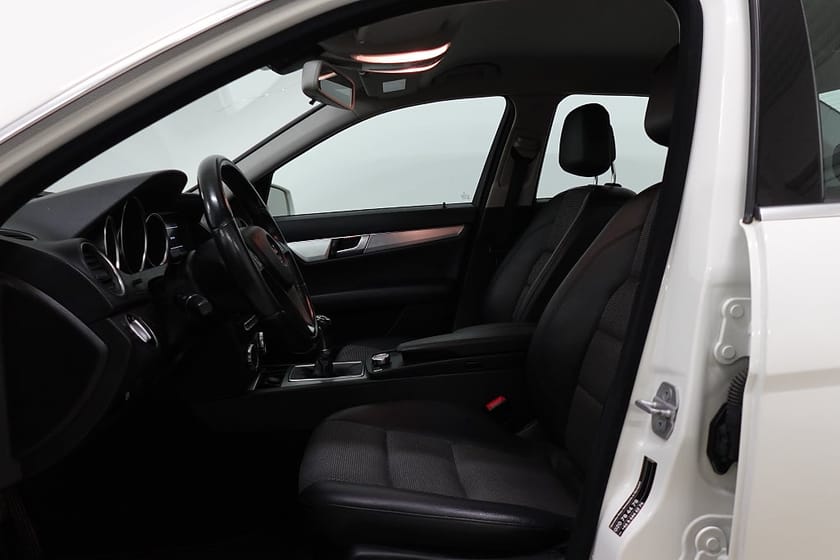 Bild 4 av Mercedes-Benz C 220 CDI BE BlueEFFICIENCY Avantgarde Farthål BT