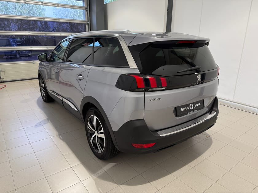 Bilde 4 av Peugeot 5008 7-Seater Allure 1.2 PureTech / ADAPTIVE CRUISE / 7-SETER