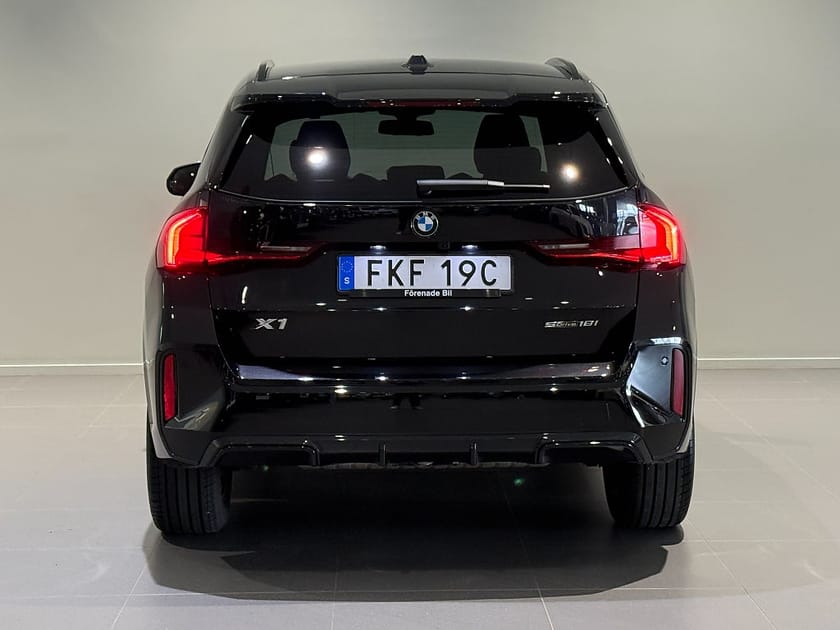 Bild 4 av BMW X1 sDrive18i M Sport Drag Backkamera Tonade Rutor 18" LM