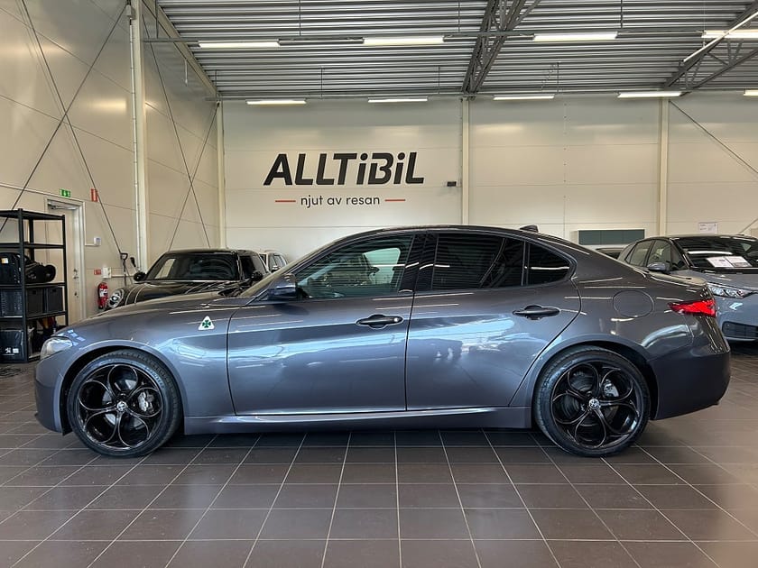 Bild 3 av Alfa Romeo Giulia Super 2.0 Turbo 19" Kamera/Keyless/Elstol/BLIS