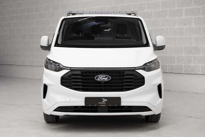 Bilde 4 av Ford Transit Custom 320 2,0 TDCi 170hk L2 Limited AWD ACC/Krok/Webasto/Rkam