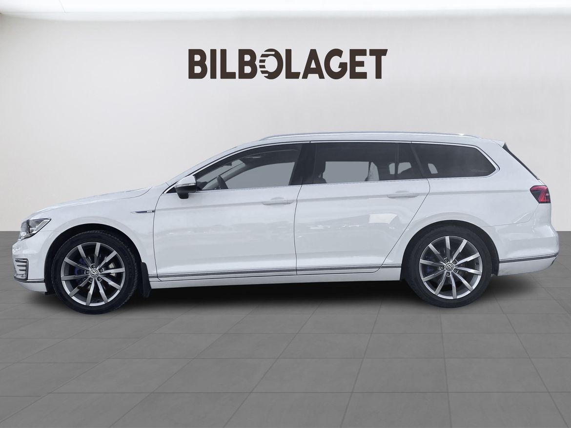 Volkswagen Passat 2018 - miniatyr 2