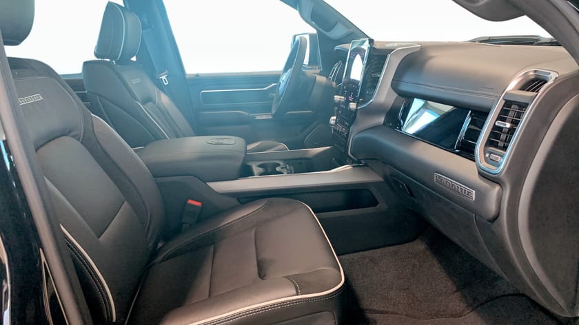 Bild 3 av RAM 1500 Crew Cab Laramie Night Edition 3.0L 420hk AT8 4WD