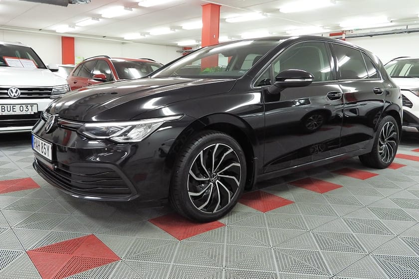 Bild 2 av Volkswagen Golf 1.5 eTSI SoV Hjul Drag Kamera B-Värmare Elstol Massage