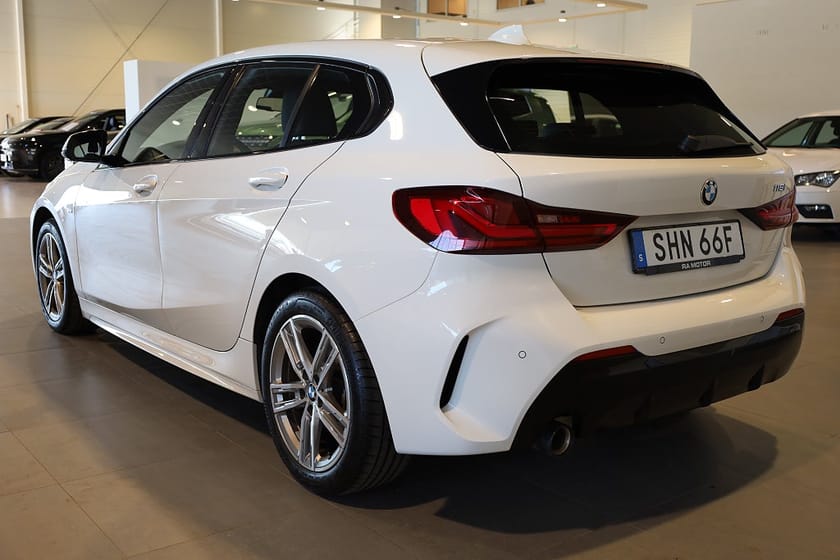 Bild 3 av BMW 118i Steptronic M Sport Navi PDC CarPlay Rattvärme Laptimer