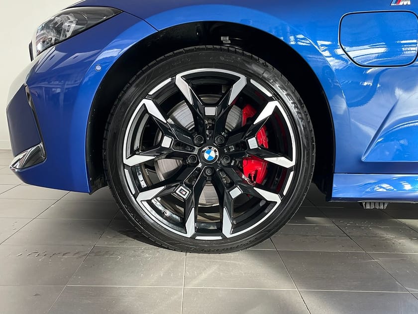 Bild 4 av BMW 330e xDrive Sedan M Sport Pro H/K Drag Comfort Access