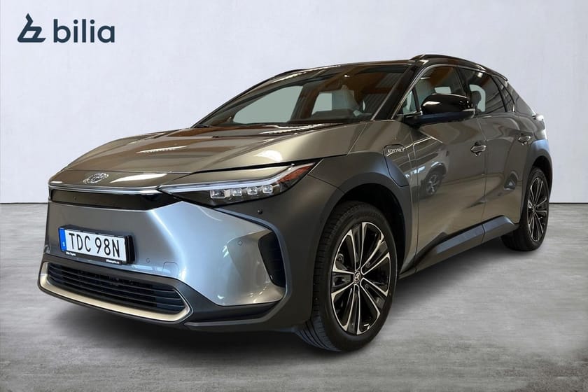 Bild 1 av Toyota bZ4X AWD EXECUTIVE 20 ALUFÄLGAR - PANORAMAGLASTAK - BI-TONE - VINTERHJUL