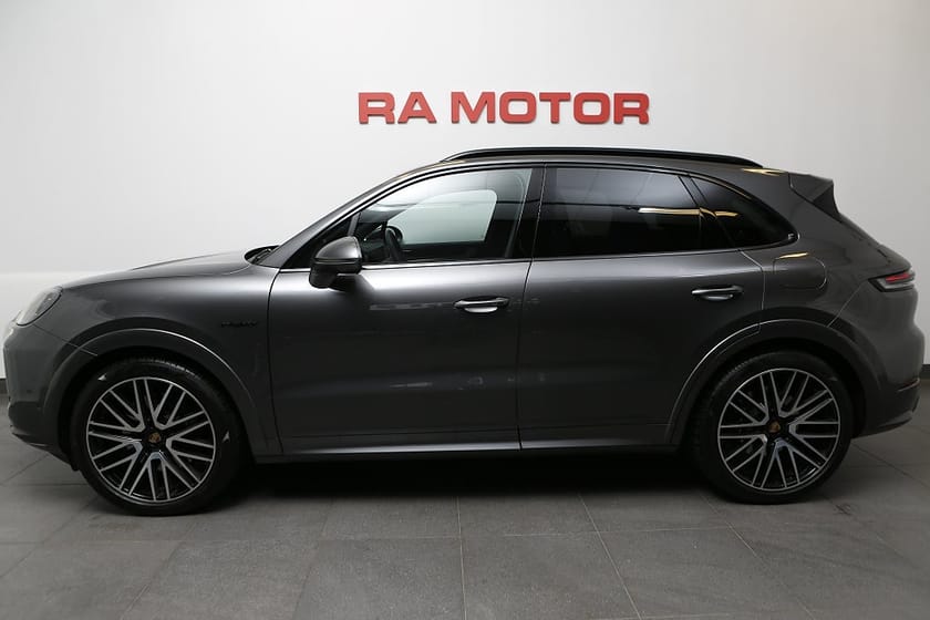 Bild 3 av Porsche Cayenne E-Hybrid | S 470hk | Sport Design | Panorama