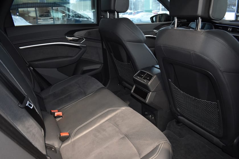 Bild 5 av Audi Q8 55 e-tron quattro 300 kW / 408 HK S-LINE SELECTION