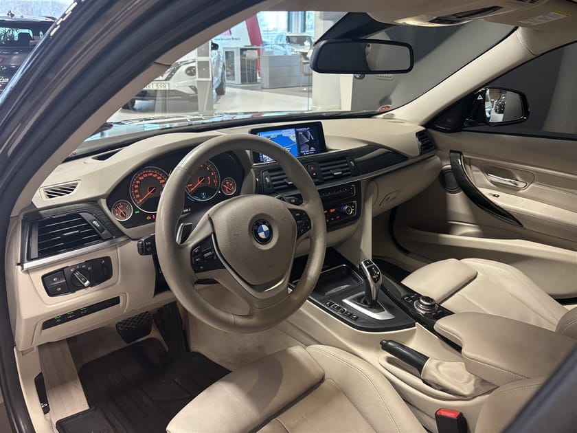 Bild 4 av BMW ActiveHybrid 3 Steptronic 340hk Pano HUD H K Navi Kamera Komfort Elstol Helljusassistent